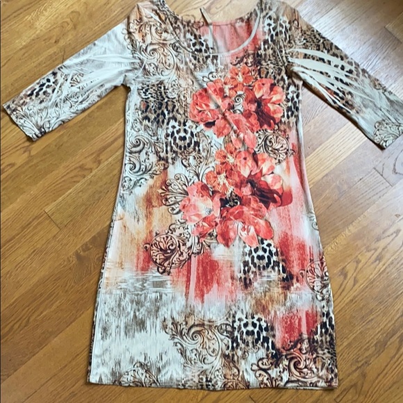 Lightweight dress. Dress up or wear it casually! - Picture 1 of 7